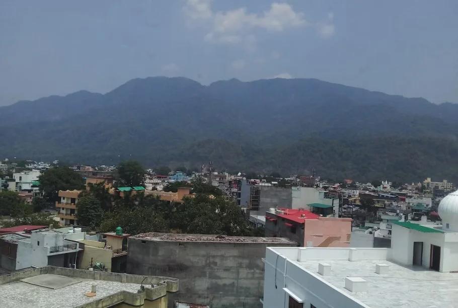 a hotel with mountain view on roof at the vilana luxurious hotel in rishikesh hotel_Image