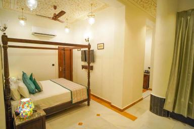 hotel room main image hotel room main image