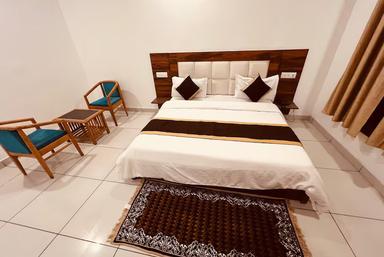 hotel room main image hotel room main image