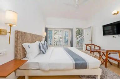 hotel room main image hotel room main image