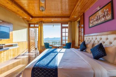 hotel room main image hotel room main image