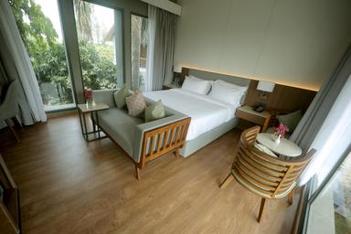 hotel room main image hotel room main image