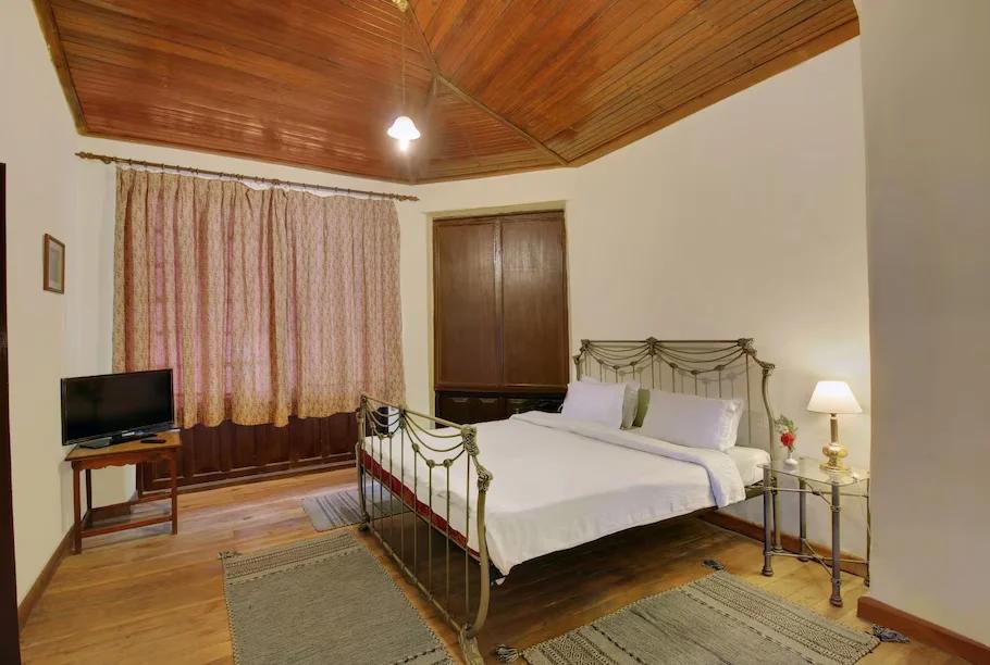 a double bed room with t.v at hotel chevron fairhavens in nainital hotel_Image