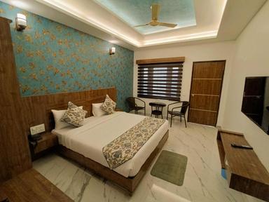 hotel room main image hotel room main image