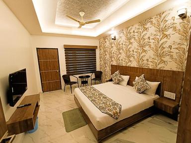 hotel room main image hotel room main image