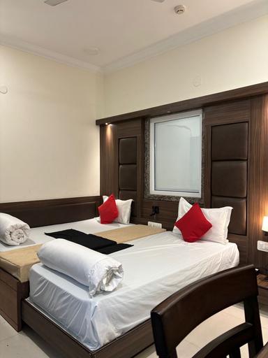 hotel room main image hotel room main image