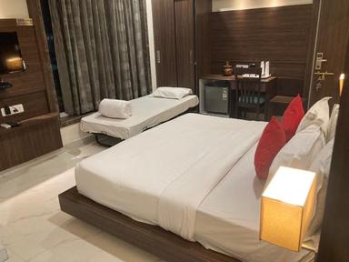 hotel room main image hotel room main image