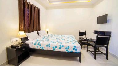 hotel room main image hotel room main image