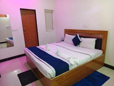 hotel room main image hotel room main image