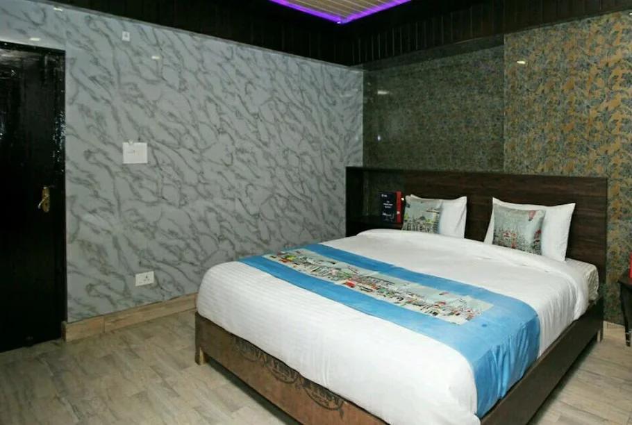 a double bed room with a large bed at hotel sweet home in Nainital hotel_Image