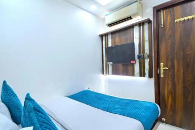 hotel room main image hotel room main image