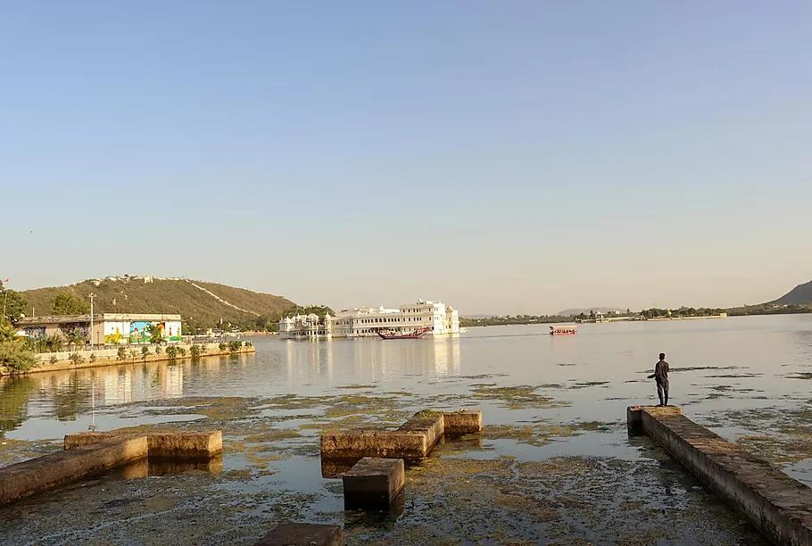 lakeside view of hotel at lakeside in uadaipur hotel_Image