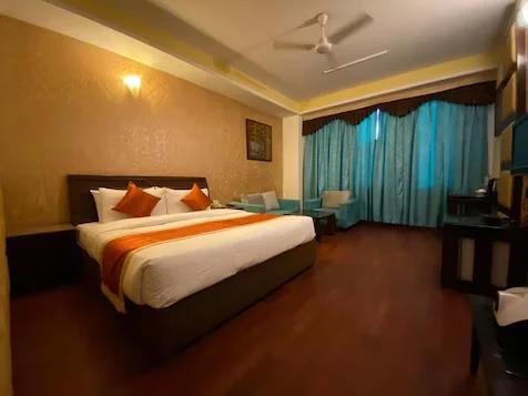 a bedroom with a large bed and sofa at the raas mahal hotel in jaipur hotel_Image