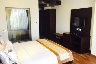 hotel room main image hotel room main image